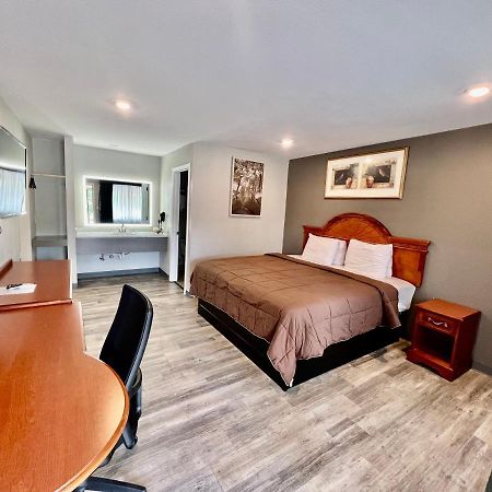 Ozark Inn & Suites Екстер'єр фото