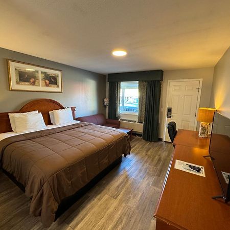Ozark Inn & Suites Екстер'єр фото