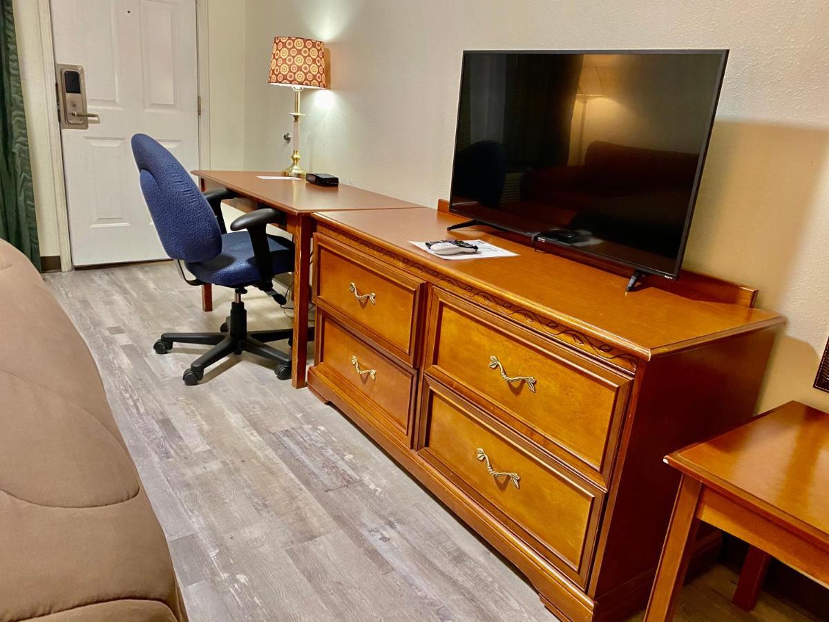 Ozark Inn & Suites Екстер'єр фото