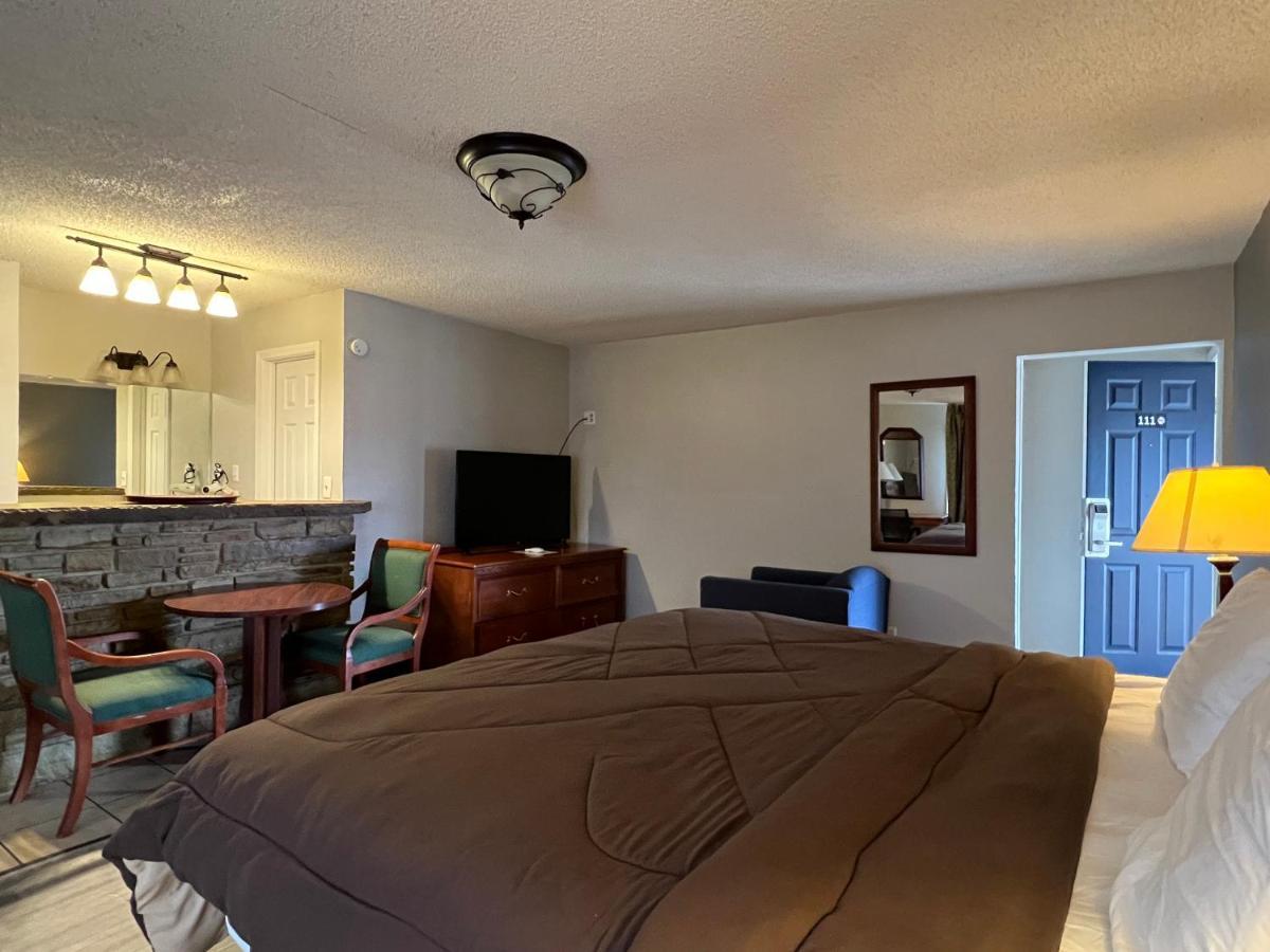 Ozark Inn & Suites Екстер'єр фото