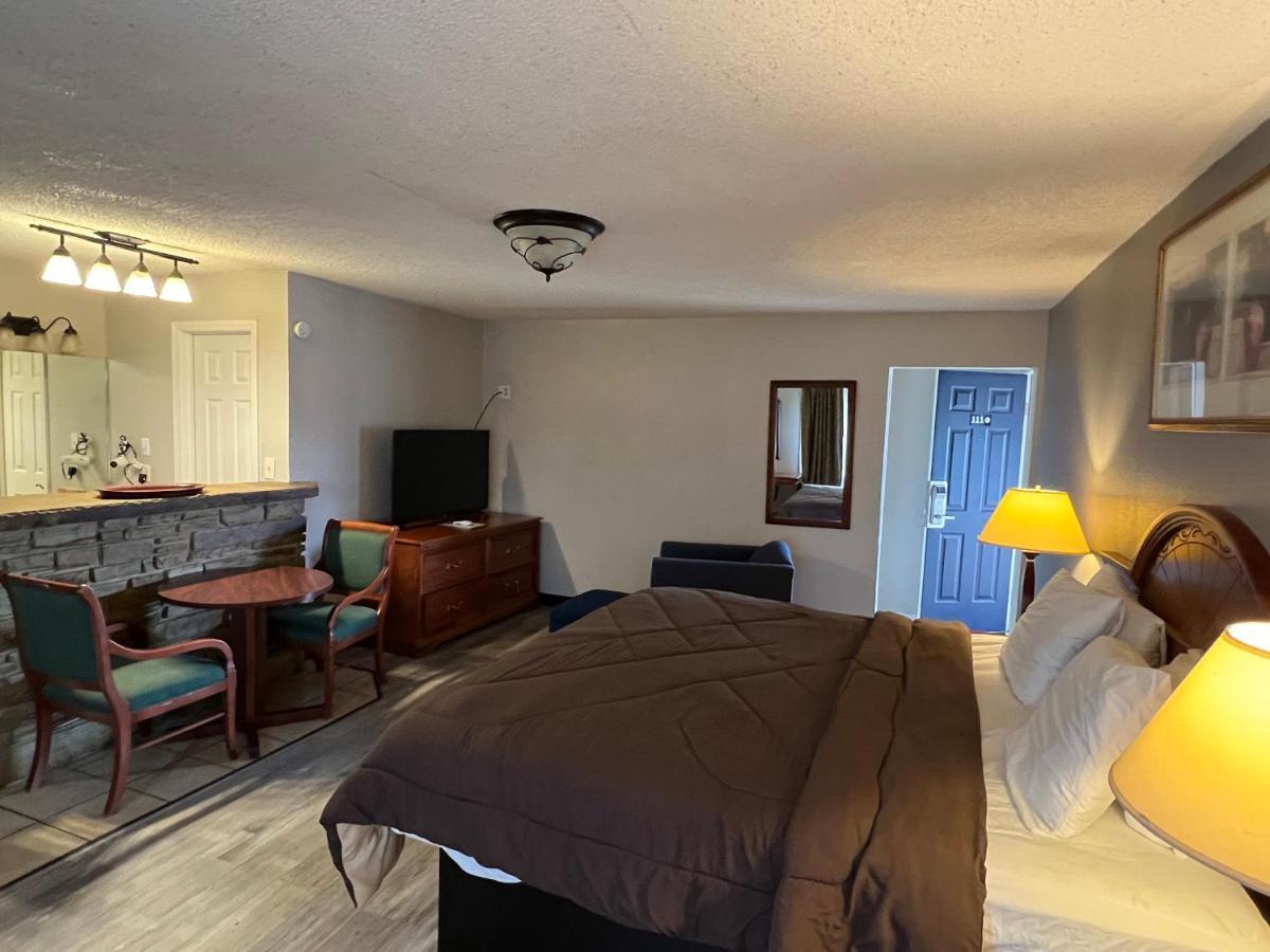 Ozark Inn & Suites Екстер'єр фото