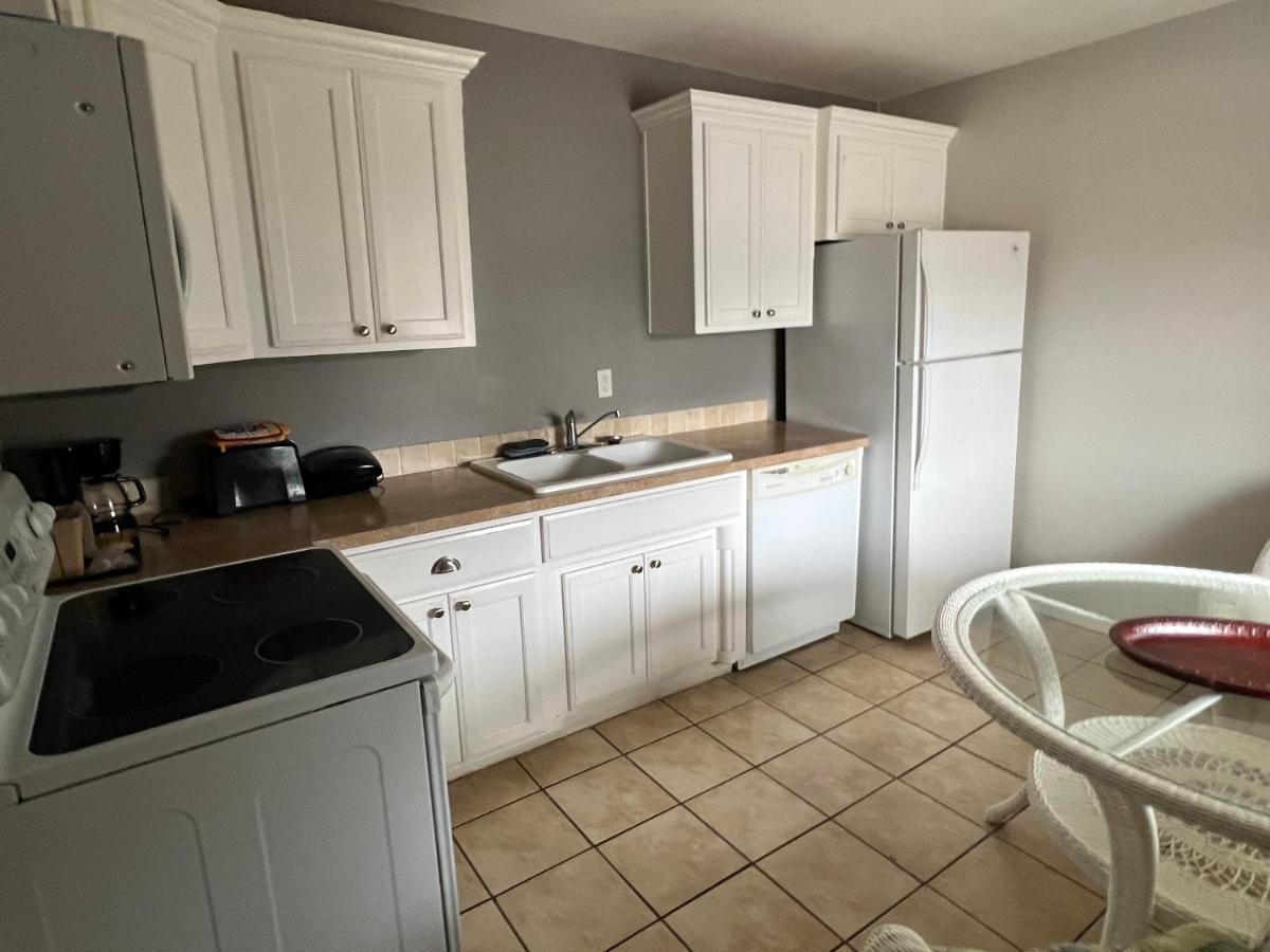 Ozark Inn & Suites Екстер'єр фото
