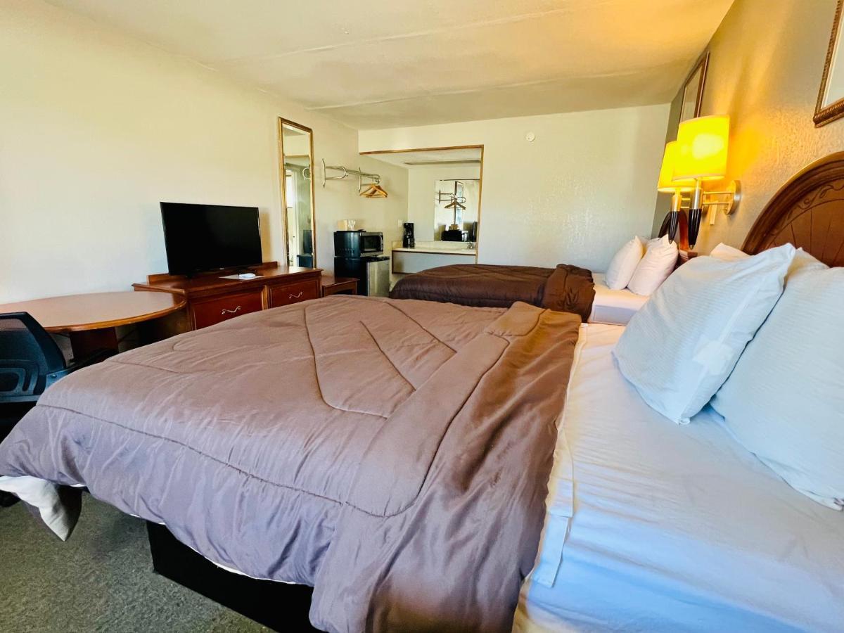 Ozark Inn & Suites Екстер'єр фото