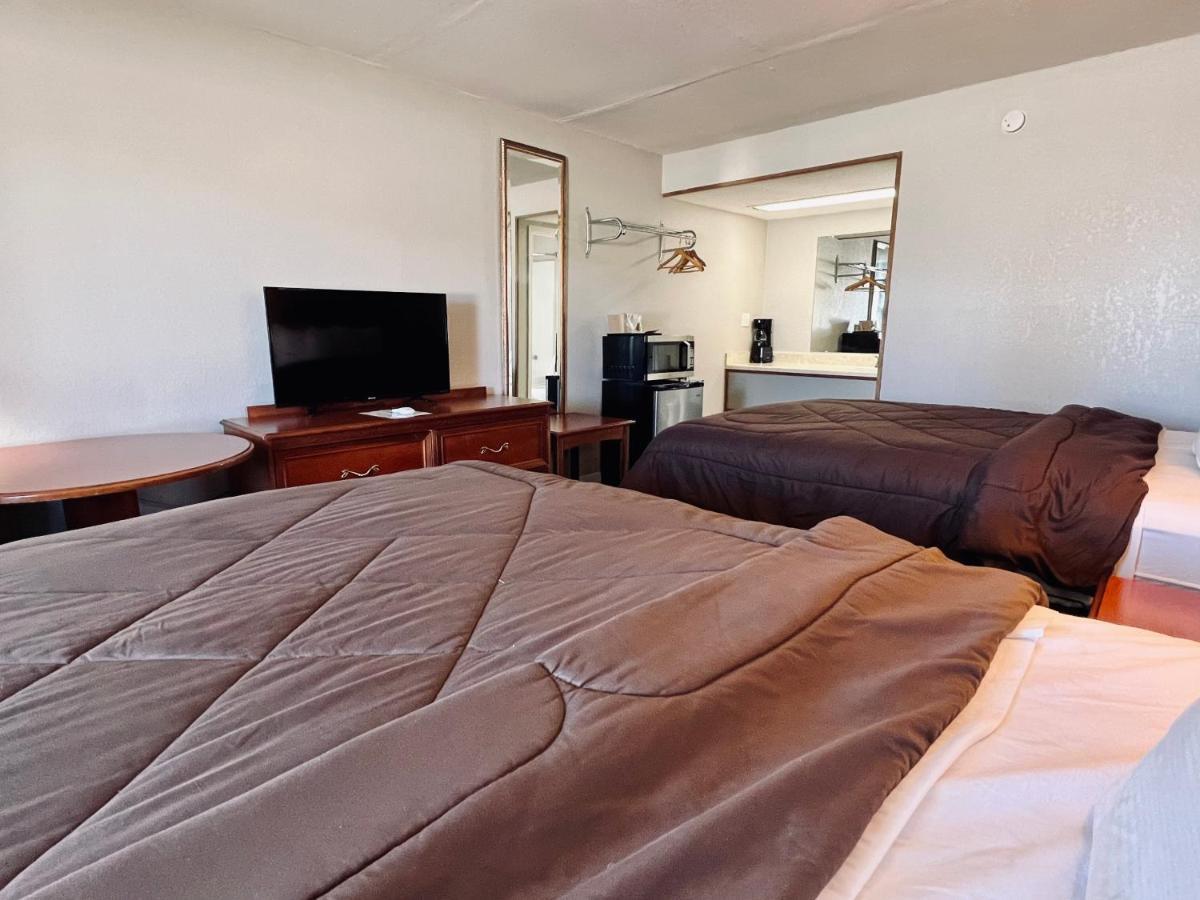 Ozark Inn & Suites Екстер'єр фото