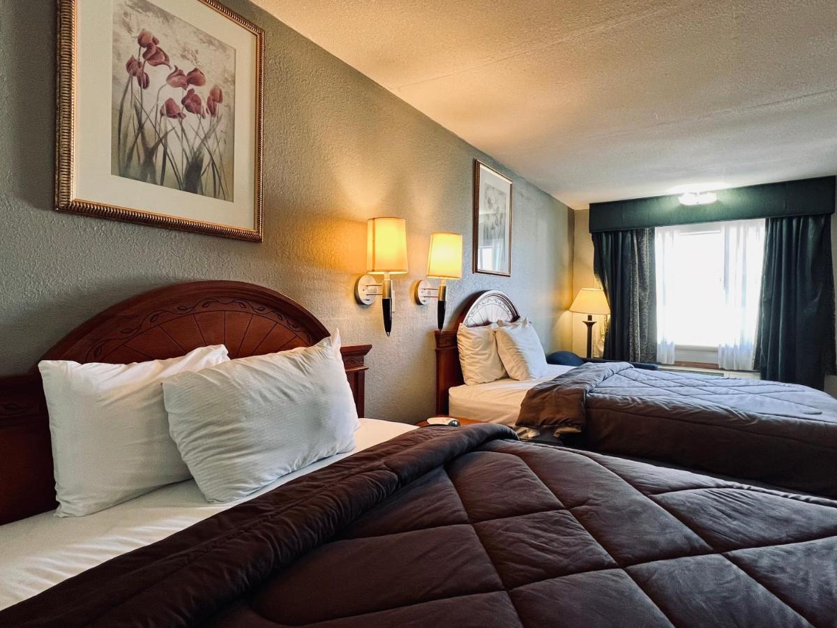 Ozark Inn & Suites Екстер'єр фото