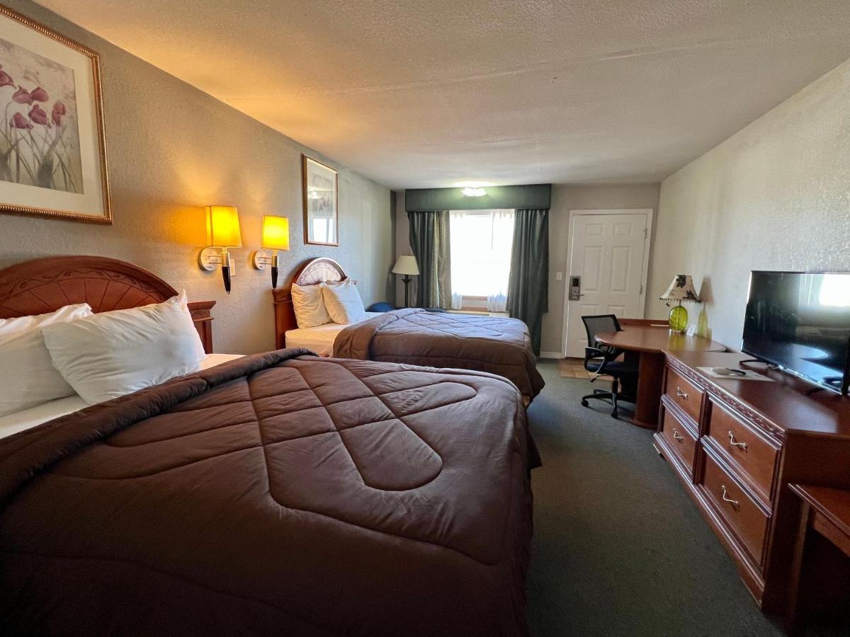 Ozark Inn & Suites Екстер'єр фото