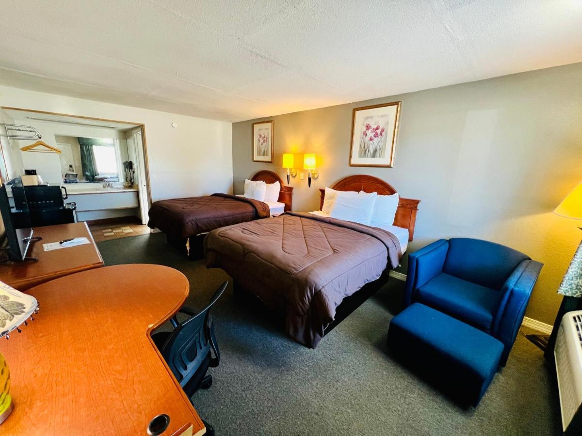 Ozark Inn & Suites Екстер'єр фото