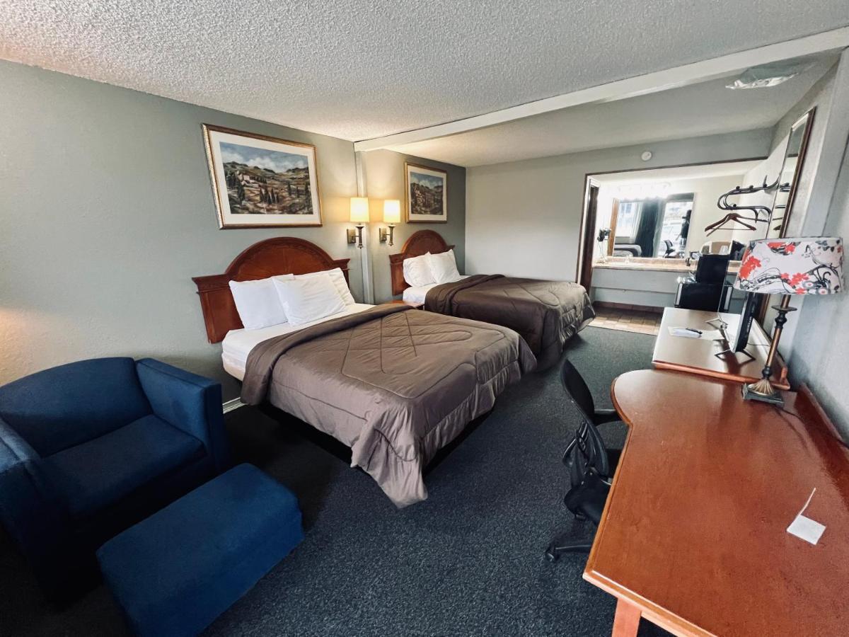 Ozark Inn & Suites Екстер'єр фото