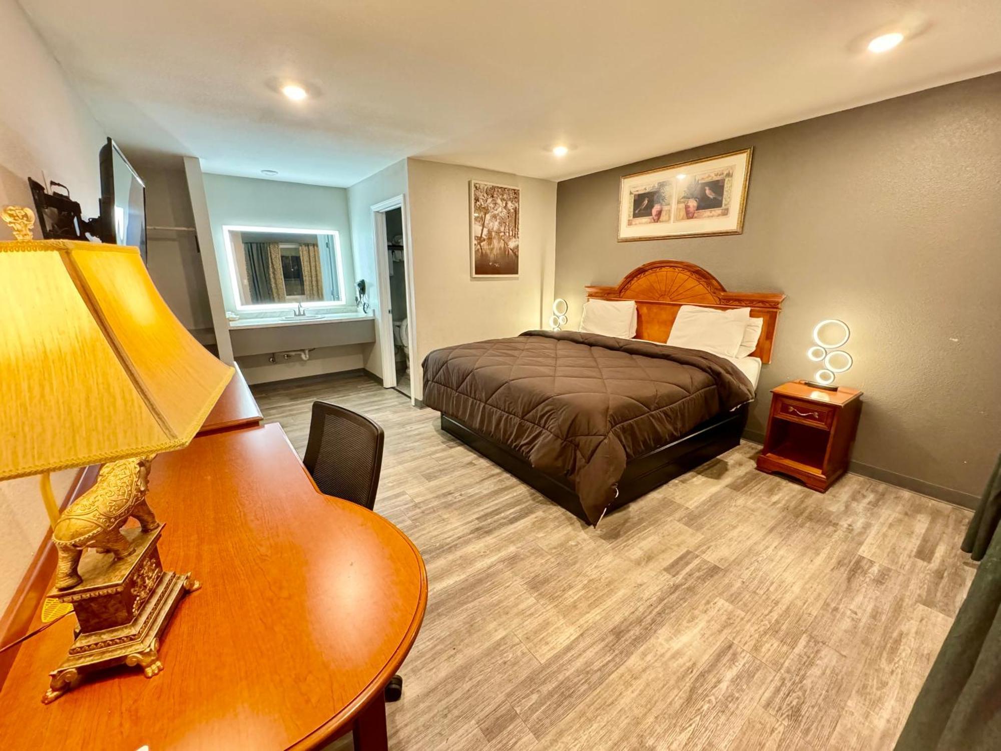 Ozark Inn & Suites Екстер'єр фото