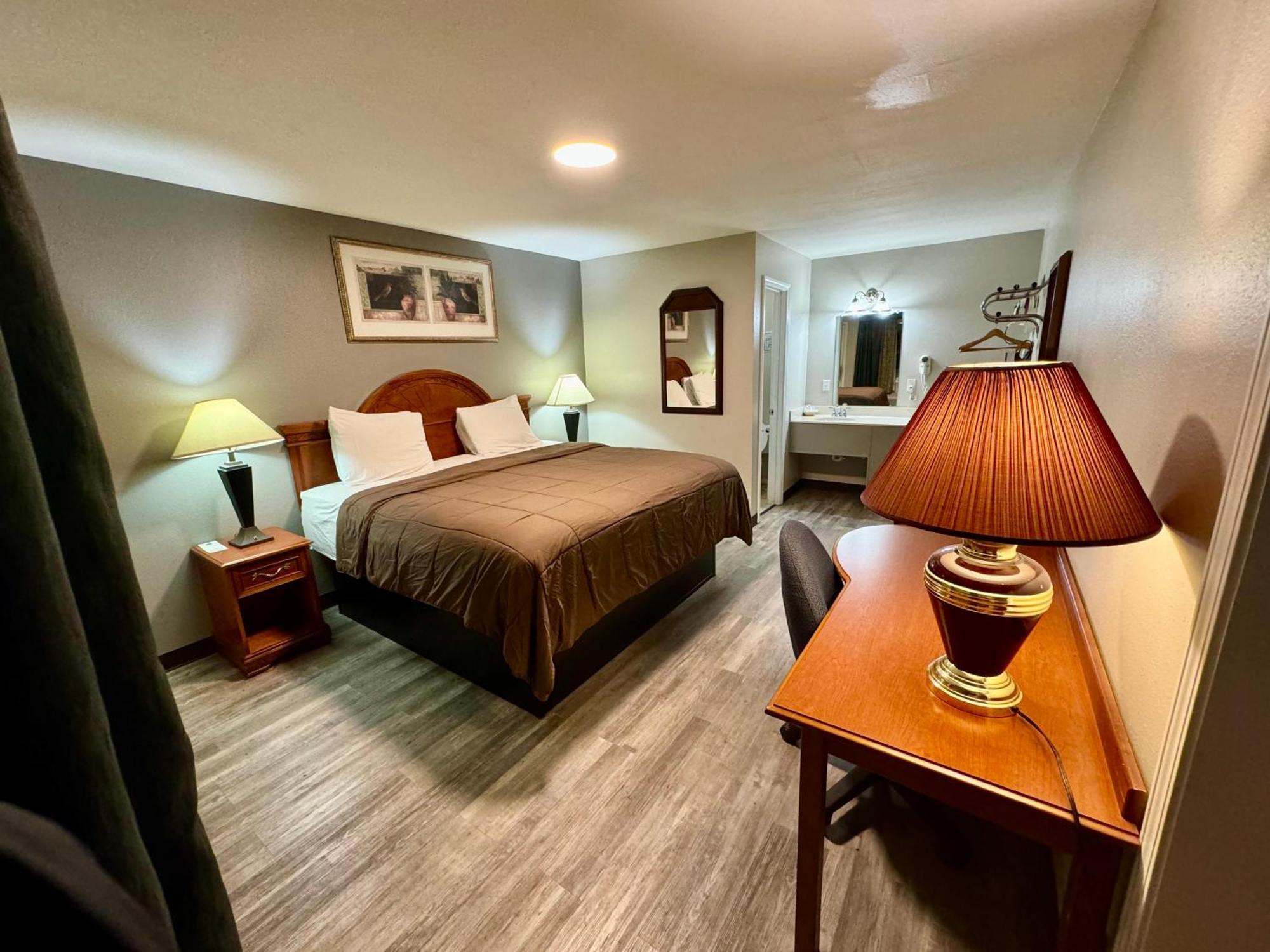 Ozark Inn & Suites Екстер'єр фото
