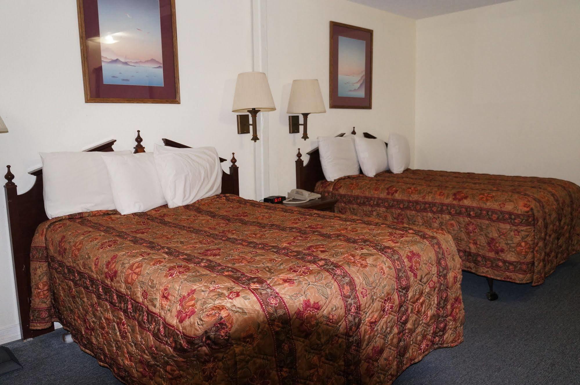 Ozark Inn & Suites Екстер'єр фото