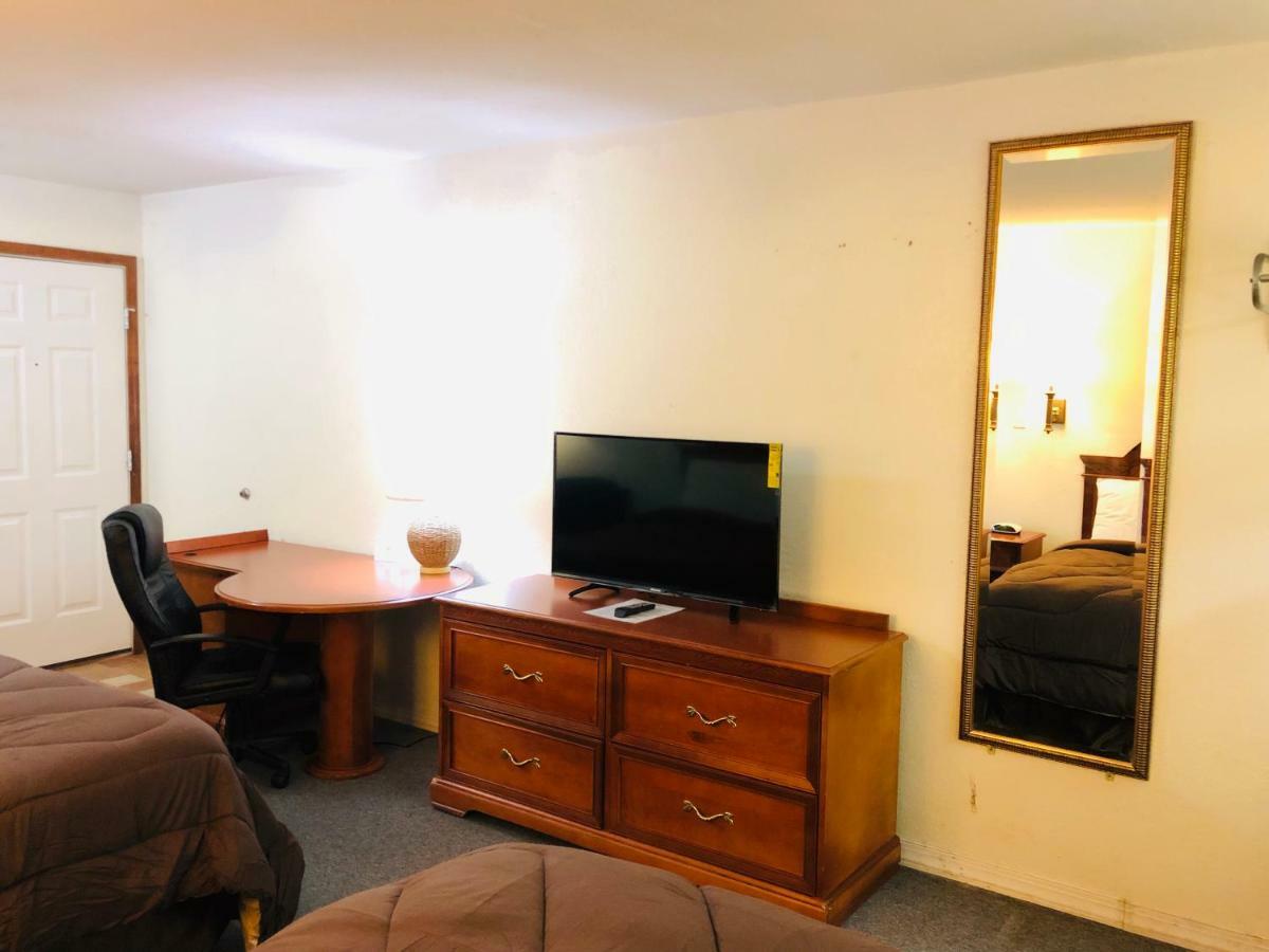 Ozark Inn & Suites Екстер'єр фото