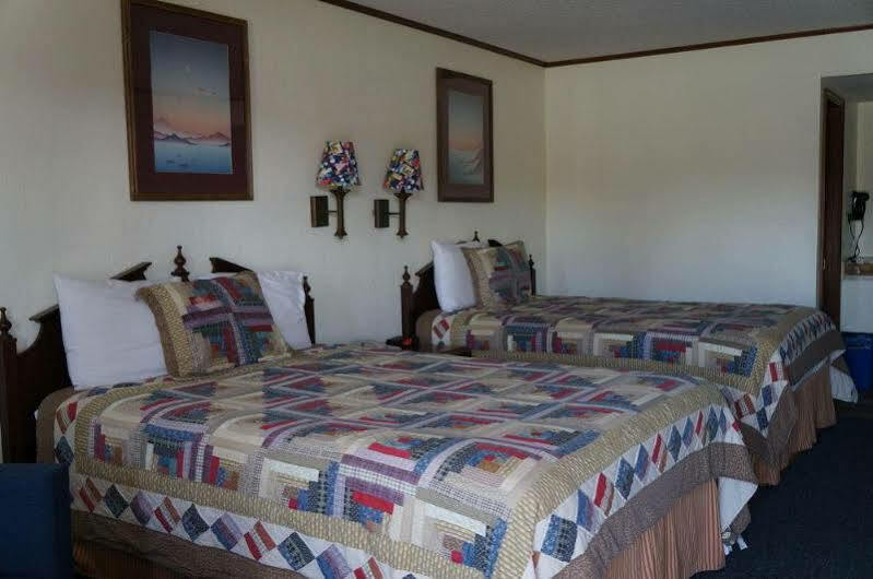 Ozark Inn & Suites Екстер'єр фото