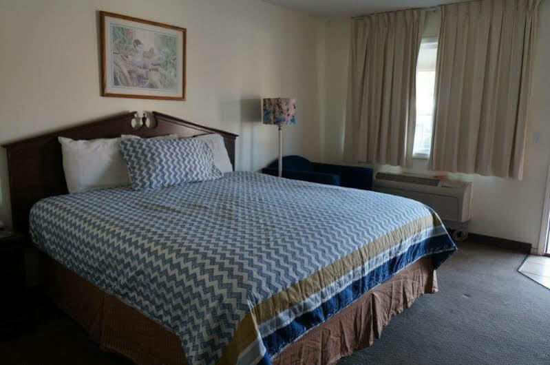 Ozark Inn & Suites Екстер'єр фото