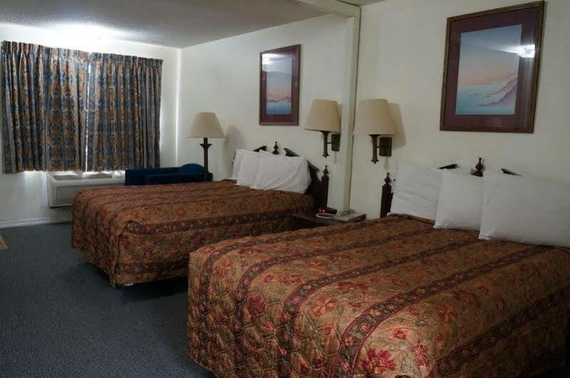 Ozark Inn & Suites Екстер'єр фото